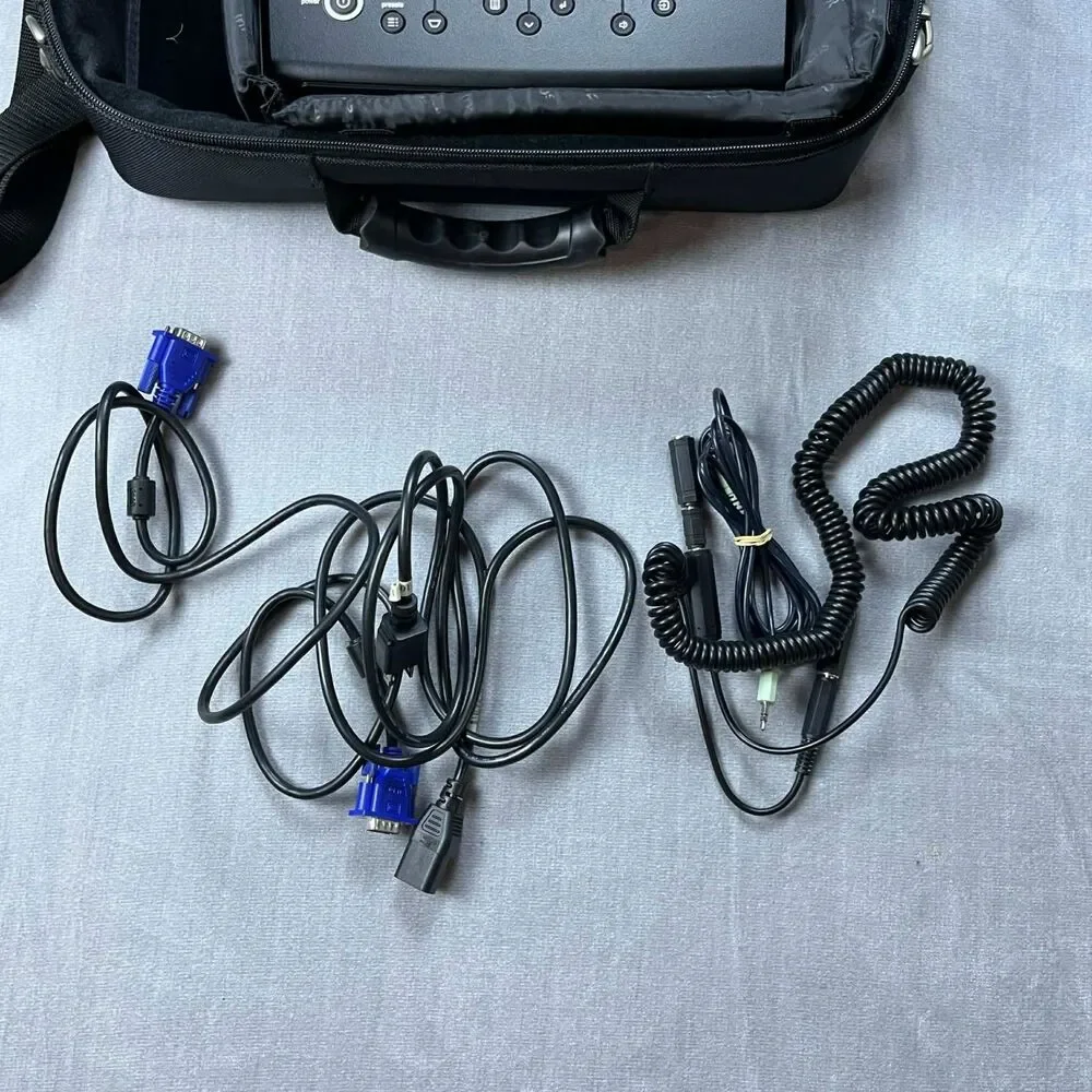 InFocus IN35 DLP Projector w/ Case, VGA & Power Cables – Tested – Portable